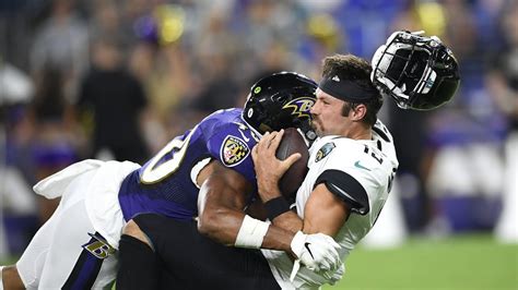 football players are fake their helmets come right off